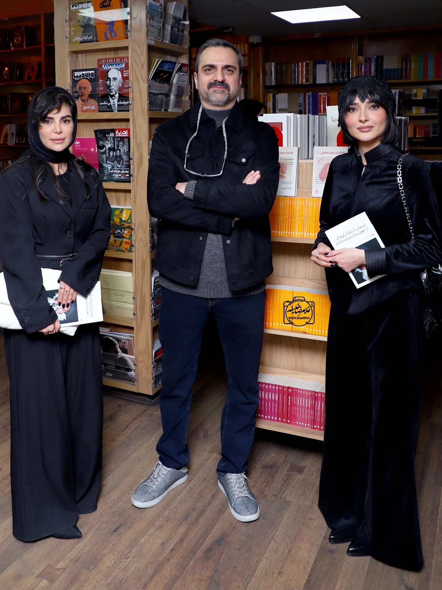 نازار نون.خ (راضیه دهقان) در جشن امضا کتاب مقدمی