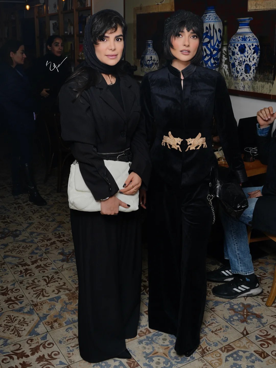 نازار نون.خ (راضیه دهقان) در جشن امضا کتاب مقدمی