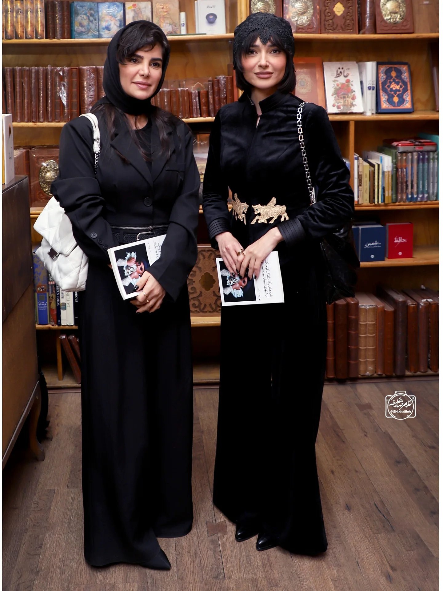 نازار نون.خ (راضیه دهقان) در جشن امضا کتاب مقدمی