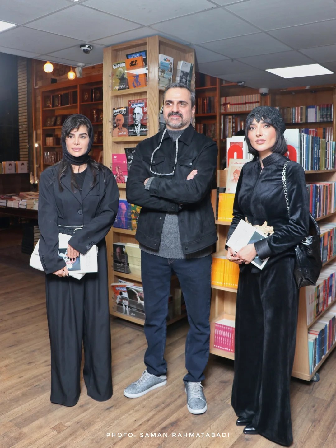 نازار نون.خ (راضیه دهقان) در جشن امضا کتاب مقدمی